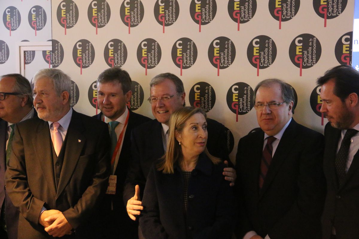 León recibe el testigo como Capital Gastronómica 2018 en Fitur